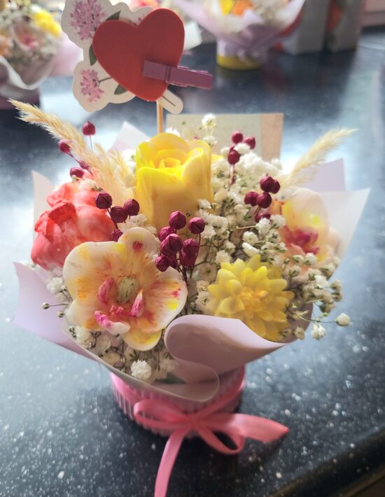 Ziepju, sveču ziedu pušķis 