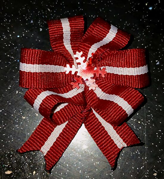 Svētku lente, piespraude 